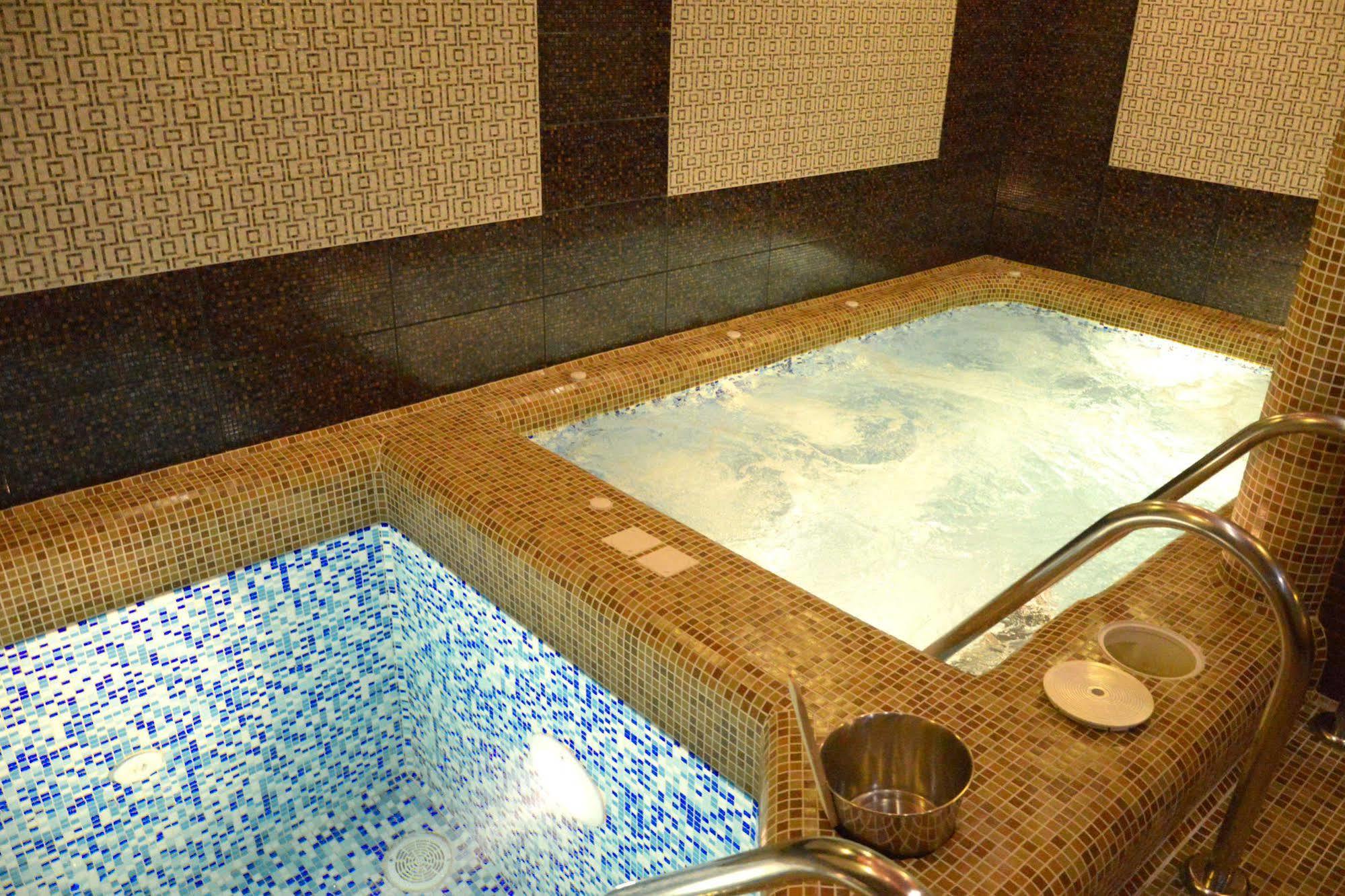 Hotel Fortuna 利沃夫 外观 照片